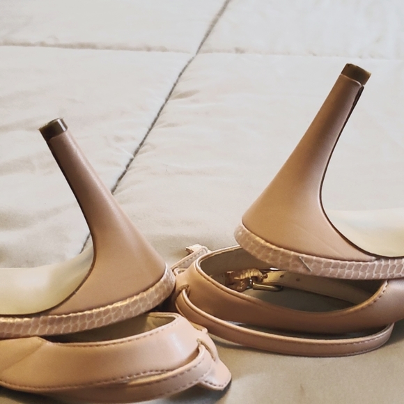 Heels - Picture 6 of 6